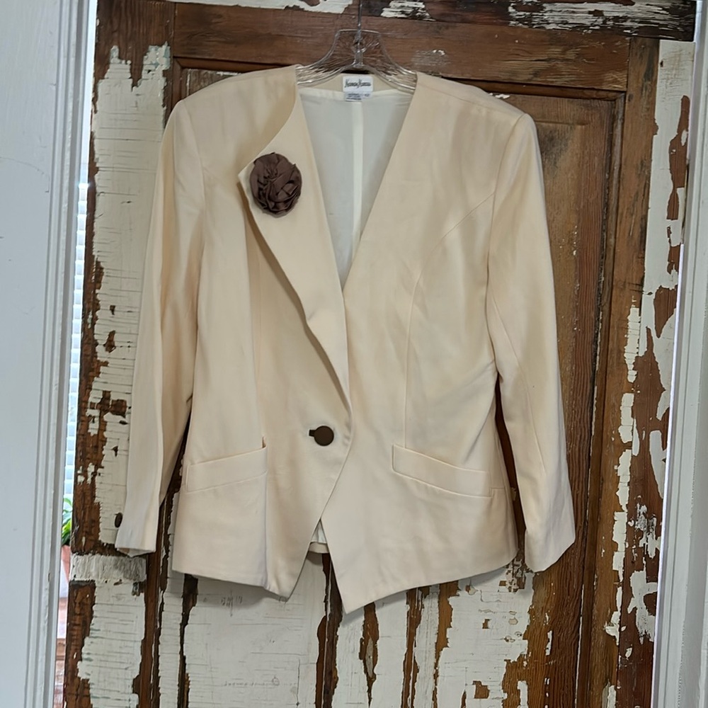 100% Wool Neiman Marcus Blazer with Flower Accessory